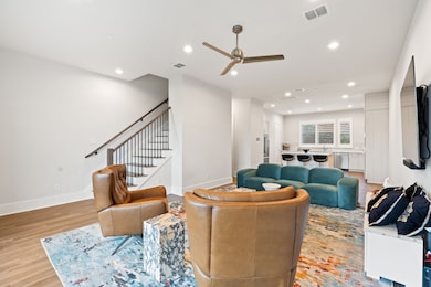 381 E Greenbriar Ln unit 1603, Dallas, TX 75203 - photo 5