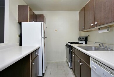 9 Hawthorne Place unit 17J, Boston, MA 02114 - photo 5