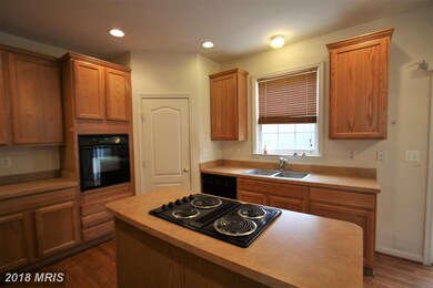10233 Warfield St, White Plains, MD 20695 - photo 3
