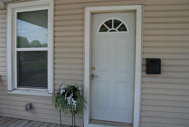 612 5th St NW, Cedar Rapids, IA 52405 - photo 3