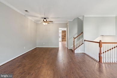 7072 Little Thames Dr, Gainesville, VA 20155 - photo 2