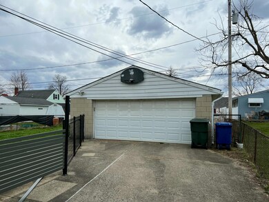 647 Roth Ave, Columbus, OH 43228 - photo 3