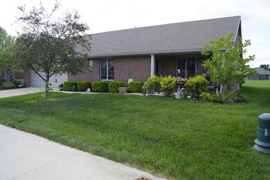 810 Hickory Hill Dr, Marysville, OH 43040 - photo 2