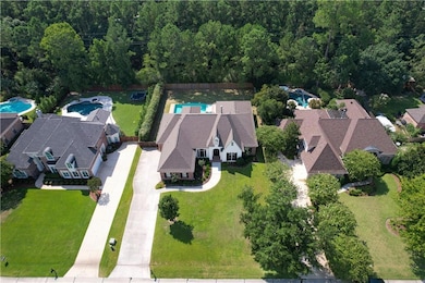 Backs up to privacy and the St Tammany trace