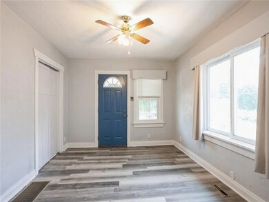 213 E 14th St N, Newton, IA 50208 - photo 2