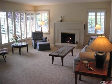 Spacious 15' X 22' living room with gas fireplace 