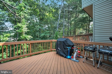 15198 Wentwood Ln, Woodbridge, VA 22191 - photo 3