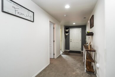 754 NW Green Forest Cir, Redmond, OR 97756 - photo 3