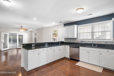 1004 Bally Bunion Ln, Burgaw, NC 28425 - photo 7