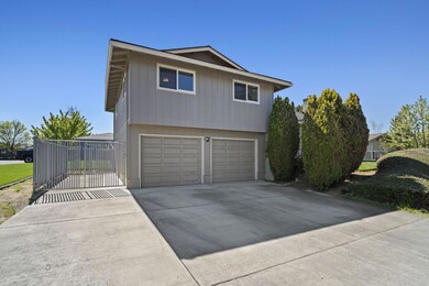 1443 Papago Dr, Medford, OR 97504 - photo 2