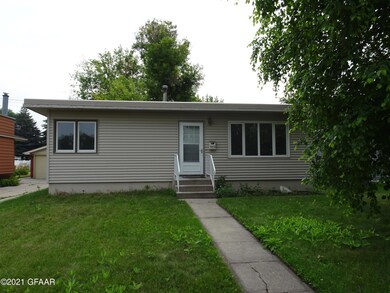 919 S 20th St, Grand Forks, ND 58201 - photo 3