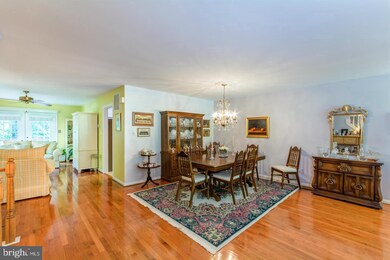 8035 Galla Knoll Cir, Springfield, VA 22153 - photo 6