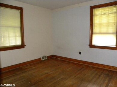 Bedroom - Bedroom 2 with hardwood