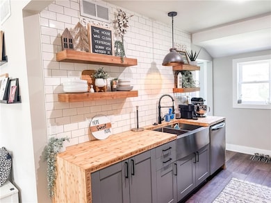 504 W 14th St N, Newton, IA 50208 - photo 2