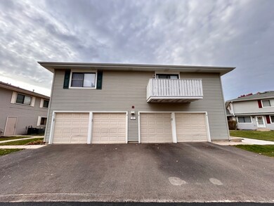 2S723 Winchester Cir E unit 3, Warrenville, IL 60555 - photo 3