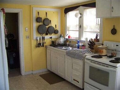 8 Summer St, Kingston, MA 02364 - photo 4