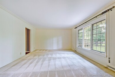 LARGE FORMAL LIVING