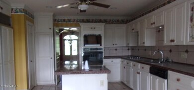 kitchen w island