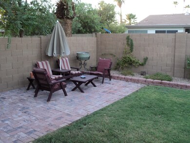 Pavered back patio