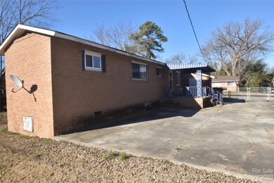 2612 Abelwood Rd, Charlotte, NC 28216 - photo 3