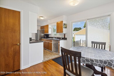 04-3420-W-Willow-St-Lansing-MI-48917-Win