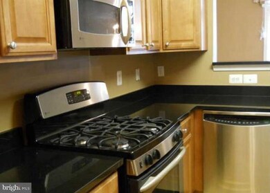 8932 Milford Haven Ct unit 32C, Lorton, VA 22079 - photo 3