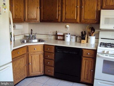 2116 Yorktown S, Norristown, PA 19403 - photo 4