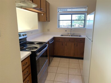 2710 Grants Lake Blvd unit C16, Sugar Land, TX 77479 - photo 7