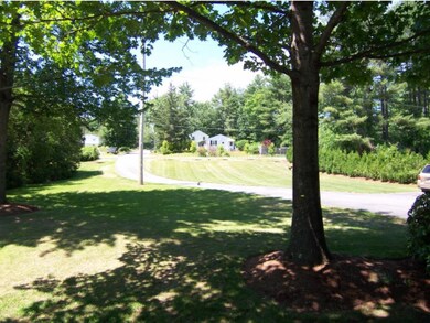 9 Nutmeg Ln, MerriMacK, NH 03054 - photo 3