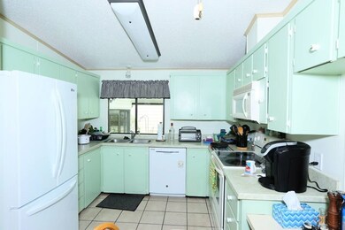 810 Periwinkle Cir, Sebastian, FL 32976 - photo 5