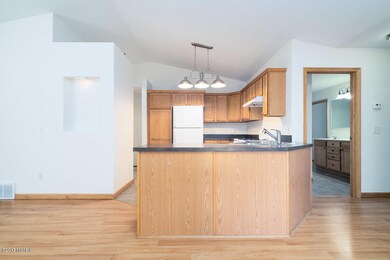 17302 Hazel St_007
