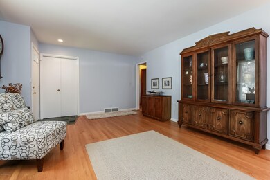 006-photo-living-room-6347940