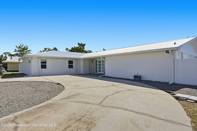 11982 W Bayshore Dr, Crystal River, FL 34429 - photo 2