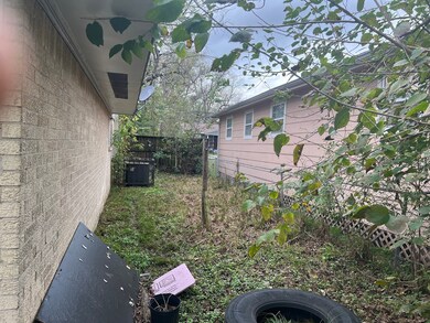 8602 Prairie View Dr, Houston, TX 77088 - photo 7