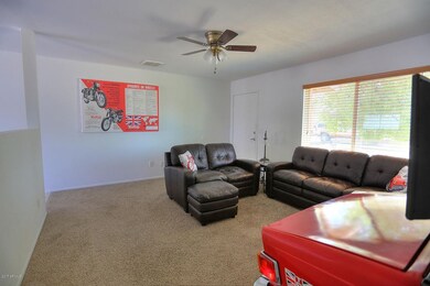 family room 2