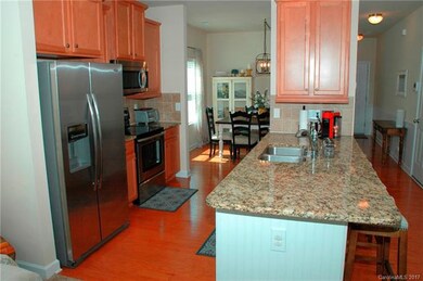 Perfect size eat-at bar and hardwood floors in kit