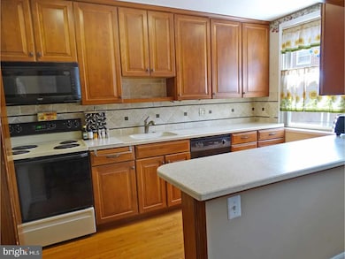 4220 Chippendale St, Philadelphia, PA 19136 - photo 6