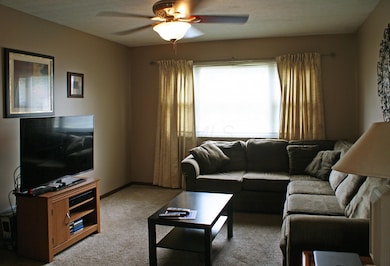 5583 Aqua St, Columbus, OH 43229 - photo 2