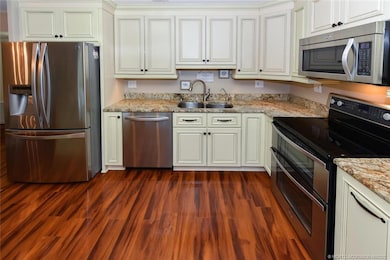 Kitchen - Stainless Appliances - All Wood Soft-clo