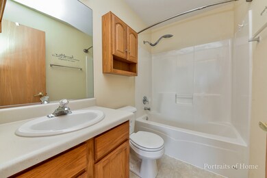 592 Chestnut Dr, Oswego, IL 60543 - photo 6