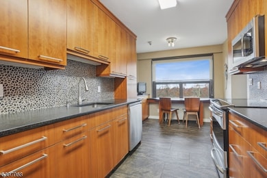 2 Claridge Dr unit 1CW, Verona, NJ 07044 - photo 6