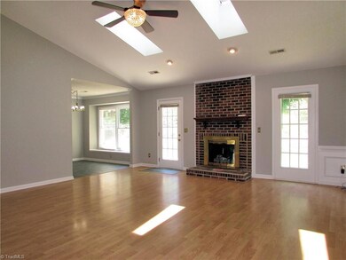 3236 Timberwolf Ave, High Point, NC 27265 - photo 4