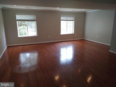 4123 S Four Mile Run Dr unit A, Arlington, VA 22204 - photo 6