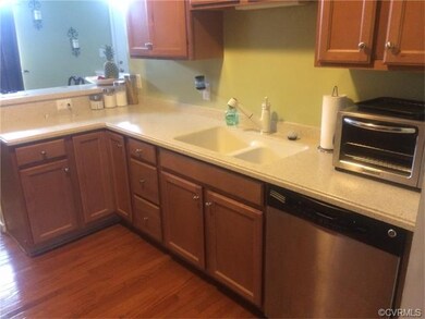 Kitchen w/ Maple Cabinets, Hardwood Floors, Stainl
