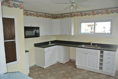 400 Lincoln St, Taylor, PA 18517 - photo 3