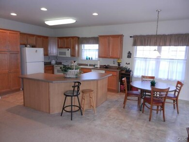 2772 Terrwood Dr E unit 42, Macungie, PA 18062 - photo 5