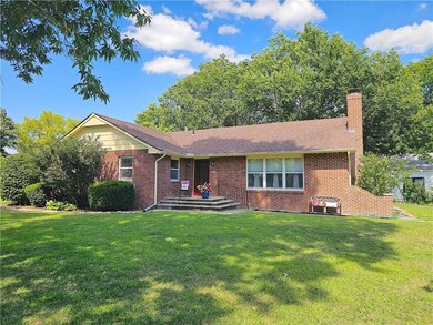 641 W 1st Ave, Garnett, KS 66032 - photo 3