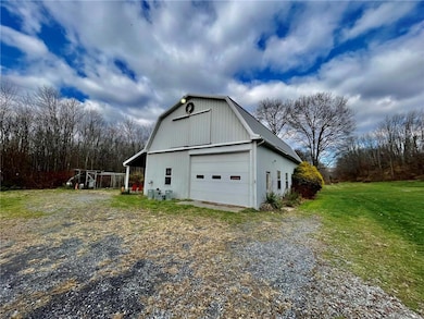 1611 Delabole Rd, Pen Argyl, PA 18072 - photo 5