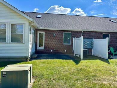 213 Hanover Ct unit 213, Delaware, OH 43015 - photo 2