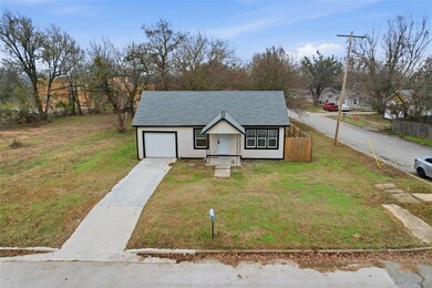 243 S Minnesota Ave, Shawnee, OK 74801 - photo 2